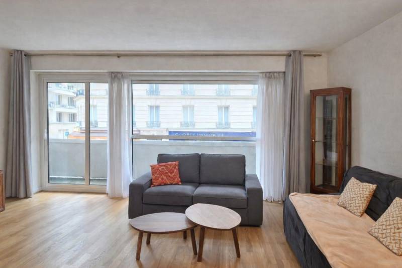 Appartement 2 pièces meublé de 44m² à Paris 15ème avec balcon filant, chambre avec dressing
