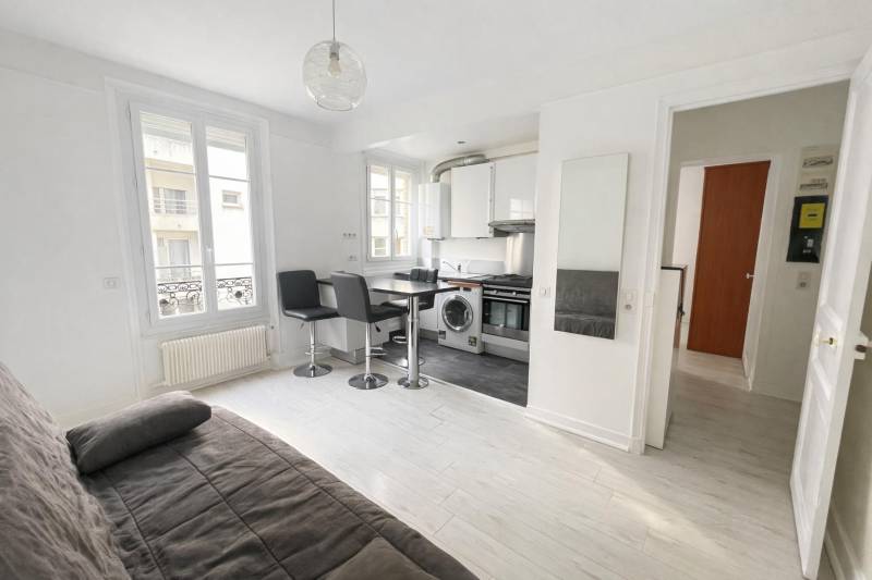 Appartement 2 pièces rénové de 36m² situé proche du métro Plaisance avec cave, lumineux et calme dans le 14ème arrondissement de Paris