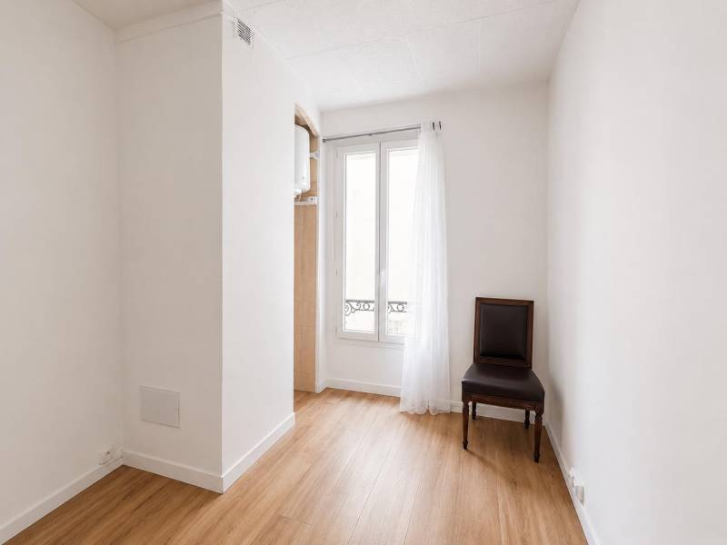 Chambre lumineuse Paris 14 rue Raymond Losserand 