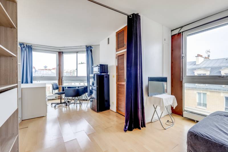 Studio calme dans un immeuble récent Paris 15