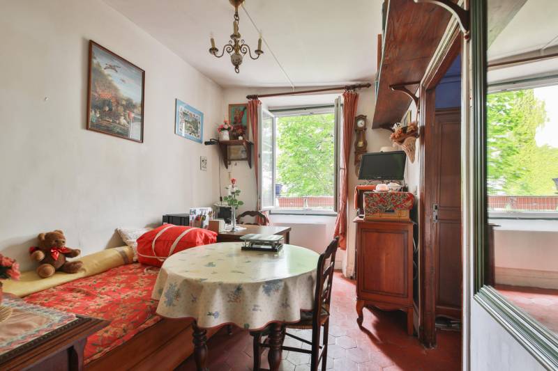 Salon séjour lumineux entre cour et jardin appartement 2 pièces Paris Val-de-Grâce