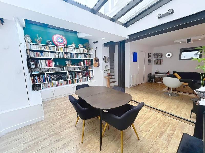 Séjour lumineux dans duplex rénové Paris 15 Motte-Picquet