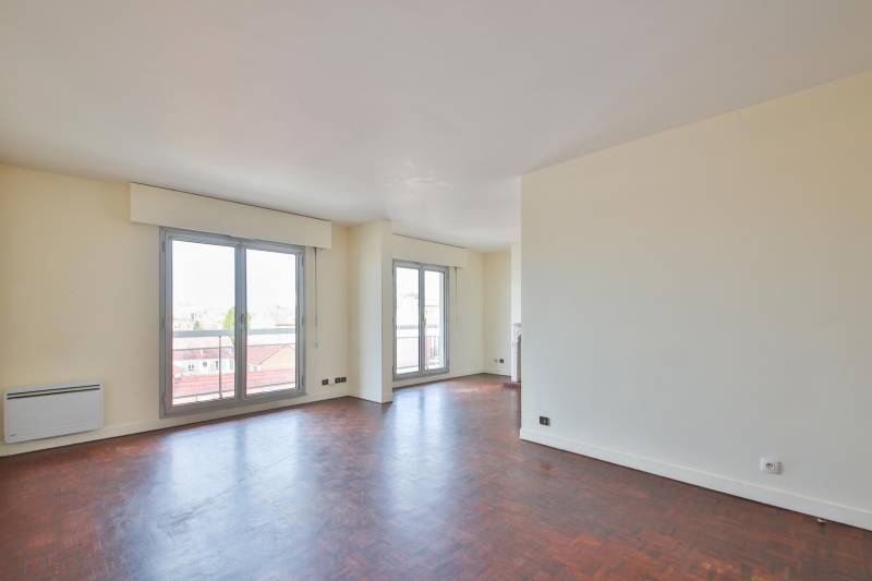 Double séjour lumineux et spacieux dans un appartement situé à Clamart 