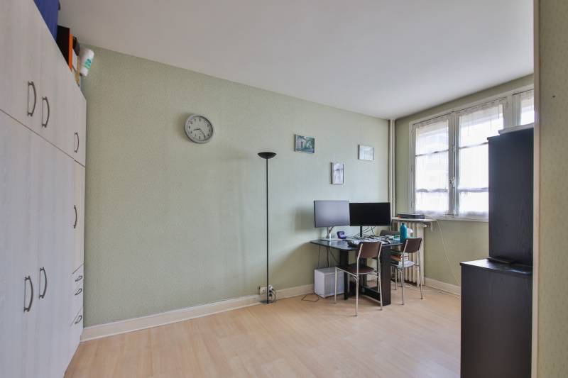 Pièce de vie d'un studio à acheter