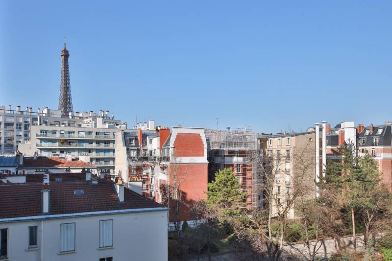 Vue dégagée en étage élevé sur le quartier La Motte-Picquet Grenelle et Avenue de Suffren 