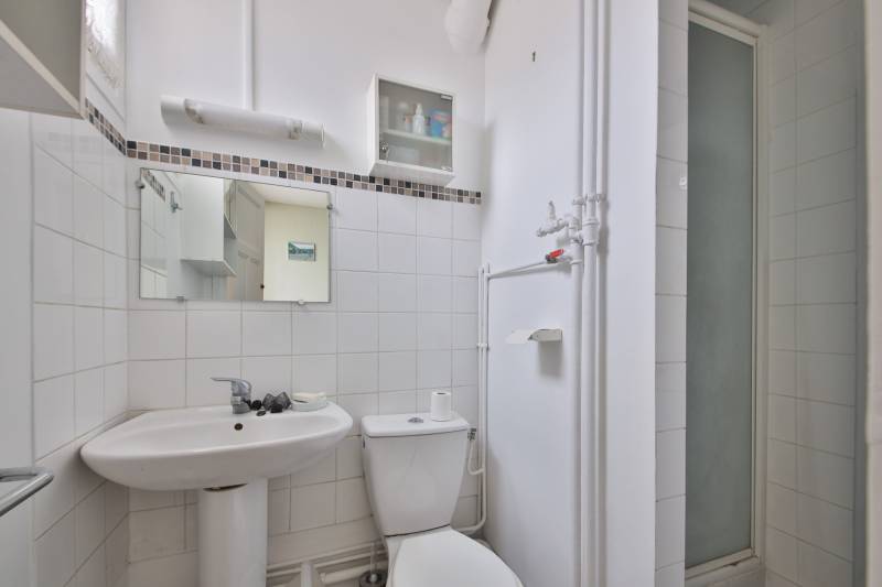 Salle d'eau dans studio à vendre
