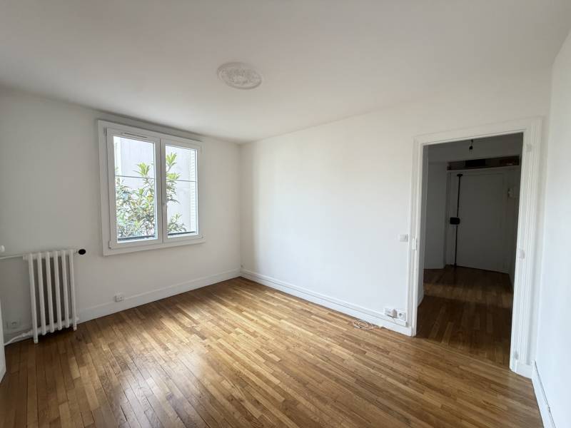 Séjour location 2 pièces vide Paris 15ème