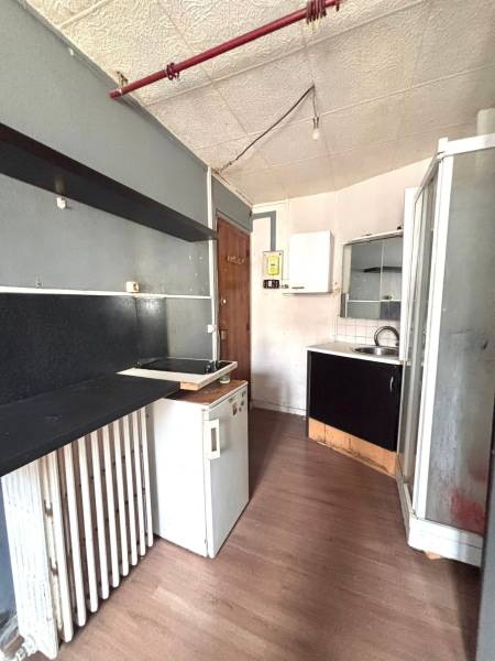 Cuisine fonctionnelle et traversante dans Paris 14ème dans un studio 
