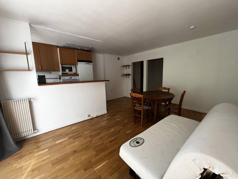 Séjour lumineux d'un appartement 2 pièces à Paris 15ème 
