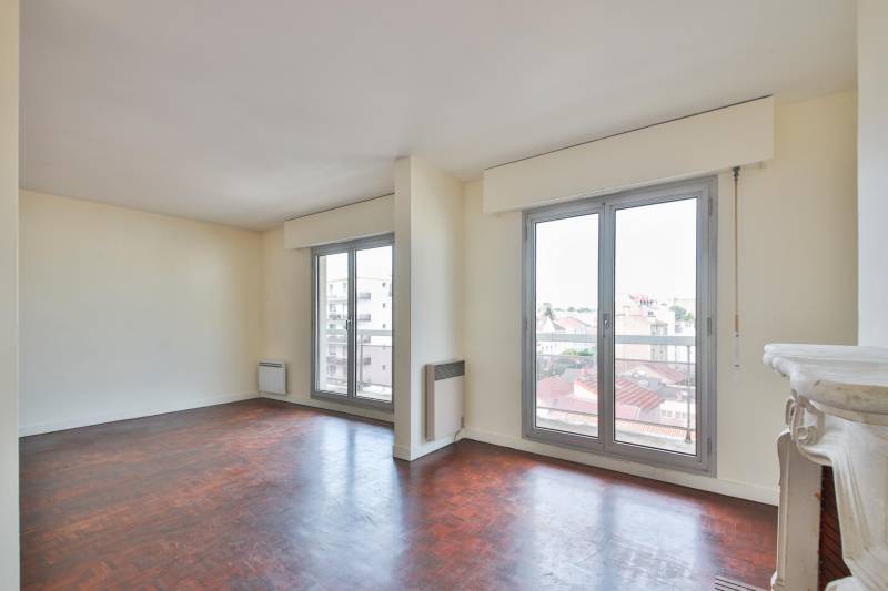 Salon donnant sur un espace extérieur dans le centre de Clamart 