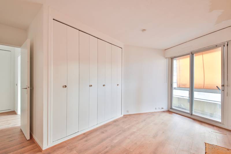 Chambre avec placard dans un appartement 2 pièces de 48,96m² à Paris 15ème