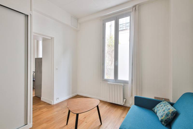 Séjour lumineux d'un appartement 2 pièces rue des Thermopyles à Paris 14ème