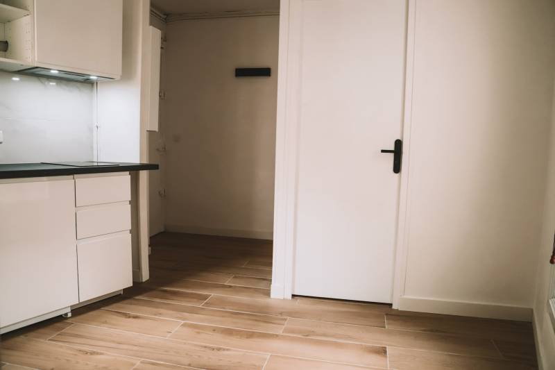 Cuisine indépendante aménagée et équipée, appartement rénové Boulevard Lefebvre