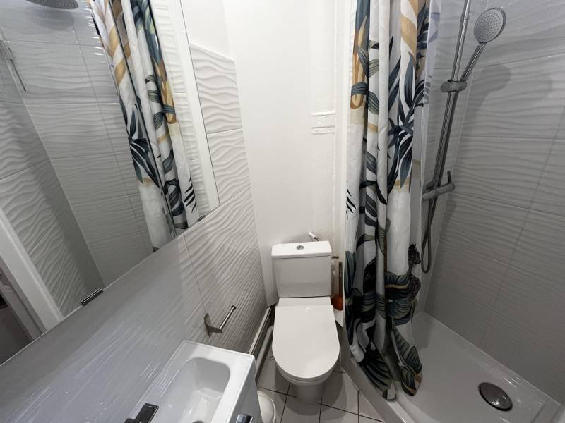 Salle de bain dans un T2 à louer dans le 15ème de Paris 