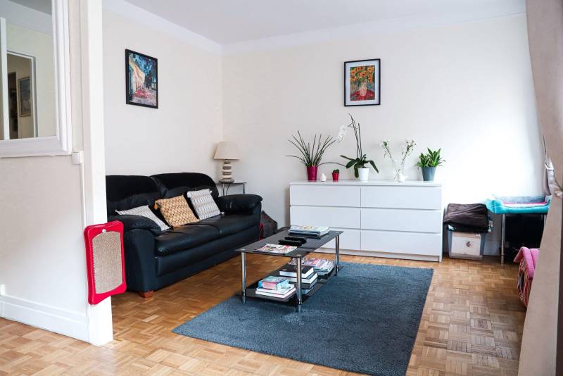 Vente appartement 4 pièces Paris 15 - Double séjour lumineux avec balcon filant 