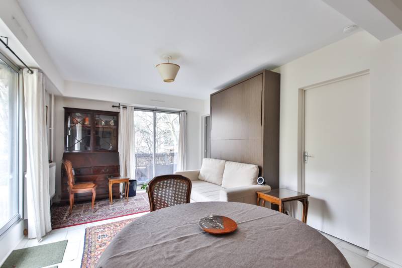 Salon / chambre lumineux et parfaitement équipé