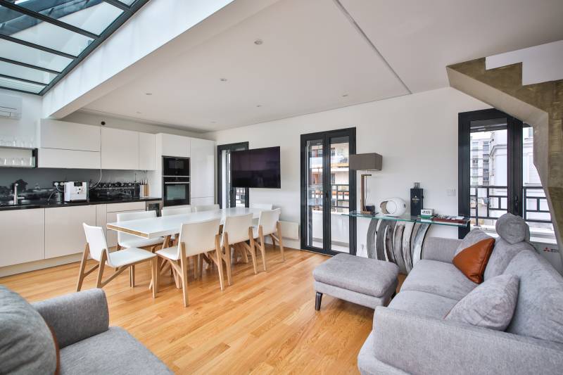 Appartement rénové avec terrasse 5 pièces rue de Lourmel paris 15 - VENDU