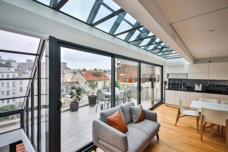 Appartement rénové avec terrasse 5 pièces rue de Lourmel paris 15 - VENDU