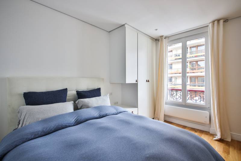 Appartement rénové avec terrasse 5 pièces rue de Lourmel paris 15 - VENDU
