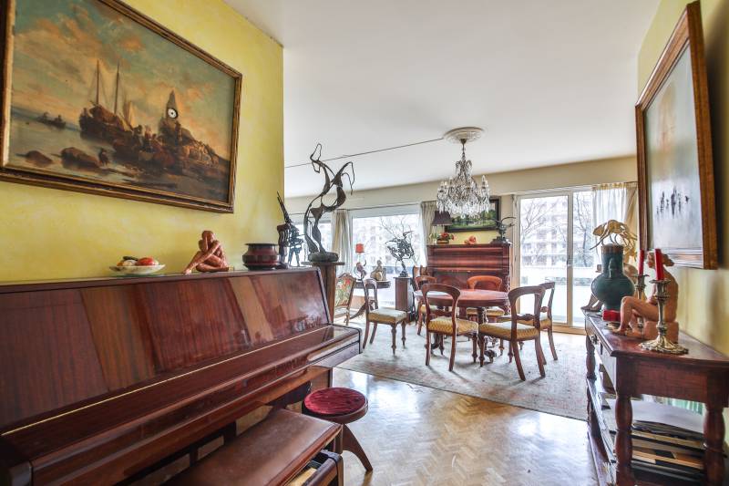 A la vente dans le prestigieuse copropriété du Parnassium ! Un appartement de 3 pièces avec double térrasse.