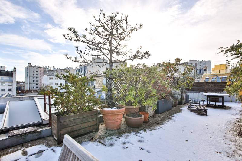 Toit terrasse spacieux idéal pour profiter des beaux jours