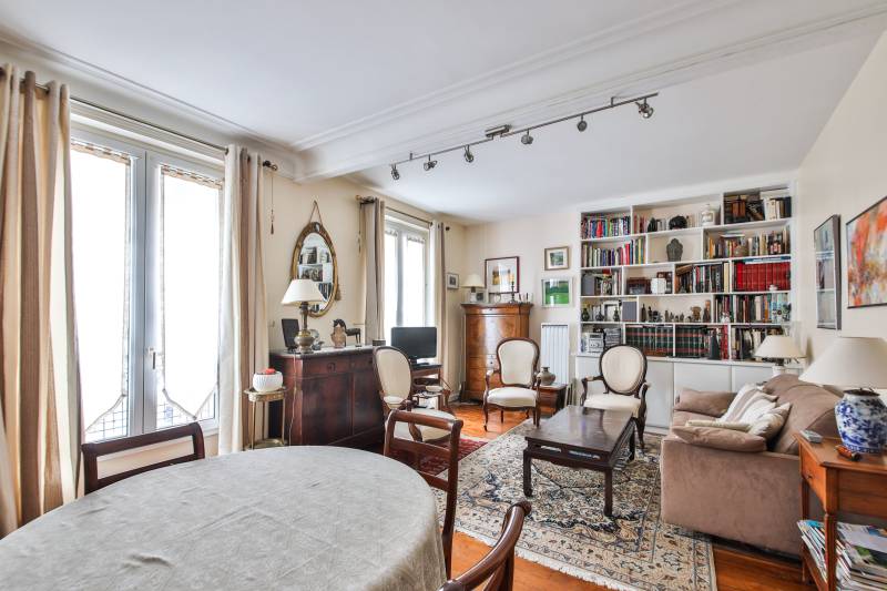 À vendre - Appartement de trois pièces en plan en étoile dans un immeuble ancien proche rue d'Alésia dans le 14ème
