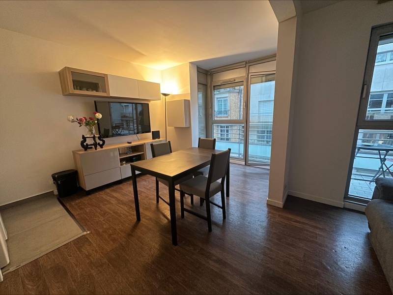 A vendre - studio en étage élevé dans un immeuble moderne, sécurisé et gardienné avec son espace extérieur