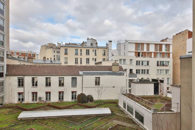 Vue dégagée depuis studio à vendre PARIS 15
