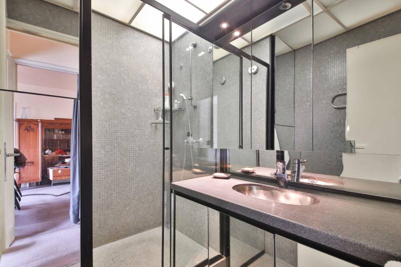 Salle de bain dans un appartement proche Montparnasse 