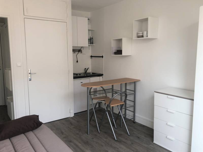 Studio en location à Paris 14ème Pernety cuisine moderne équipée et fonctionnelle