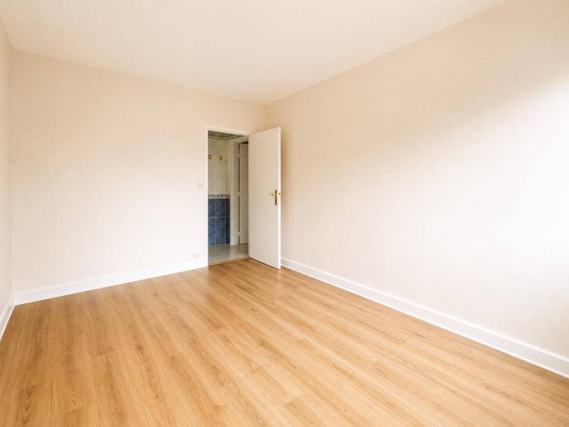 Chambre confortable et lumineuse dans résidence récente avec gardien Paris 14