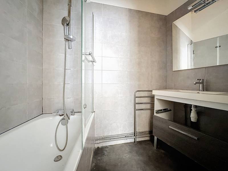 Salle de bain dans un appartement situé dans le 14ème arrondissement situé à Pernety 