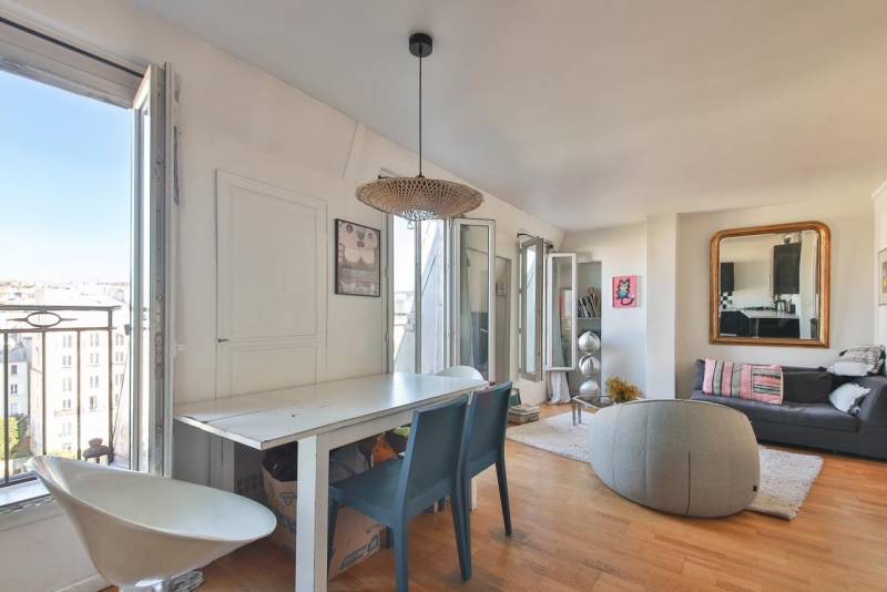 Séjour traversant et baitgné de soleil agence Century 21 Farré Pernety