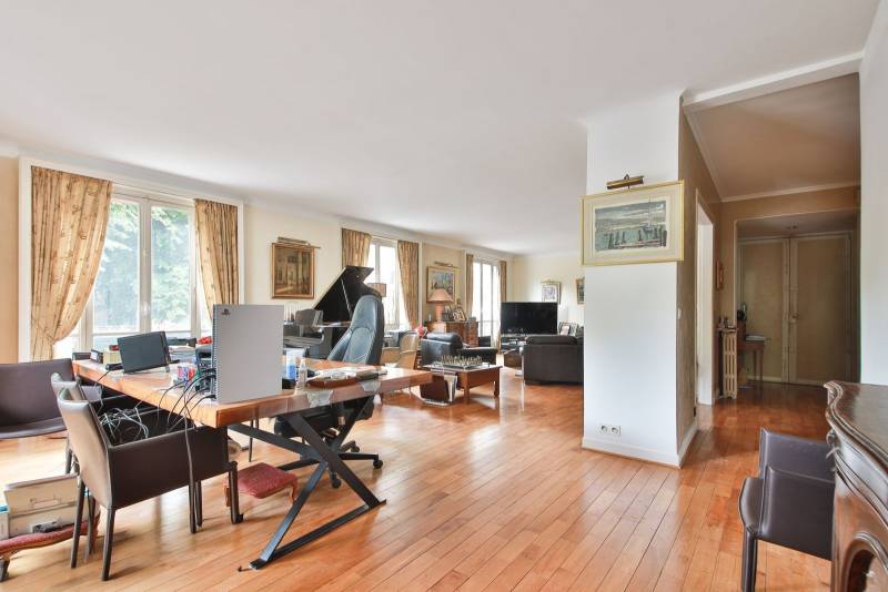 Double séjour dans duplex Paris 15 dans immeuble de standing 