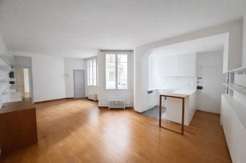 Spacieux séjour d'un appartement T3 à vendre dans de Paris 15ème 