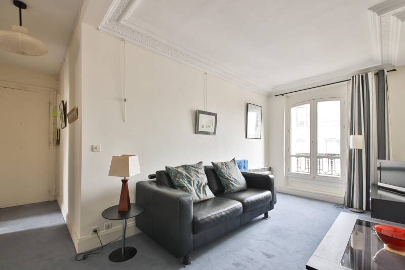 Séjour lumineux dans un appartement 2 pièces à Paris 14ème secteur Pernety