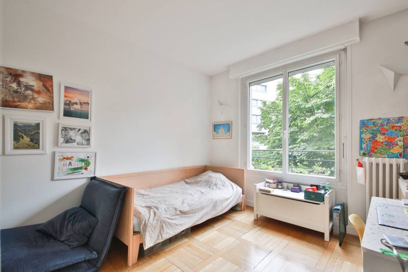 Chambre appartement familial lumineux Paris 15 Grenelle