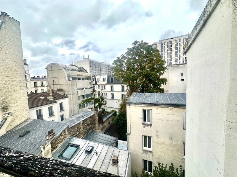 Panorama typiquement parisien d'un appartement à vendre depuis le 4ème étage, entre Mouton-Duvernet et Pernety situé dans le 14ème arrondissement