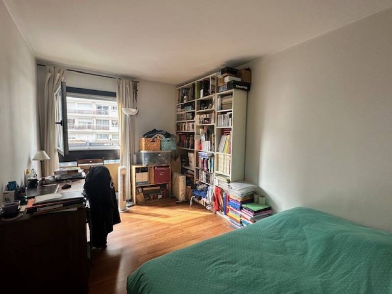 Belle Chambre au plan idéal permettant un lit King Size