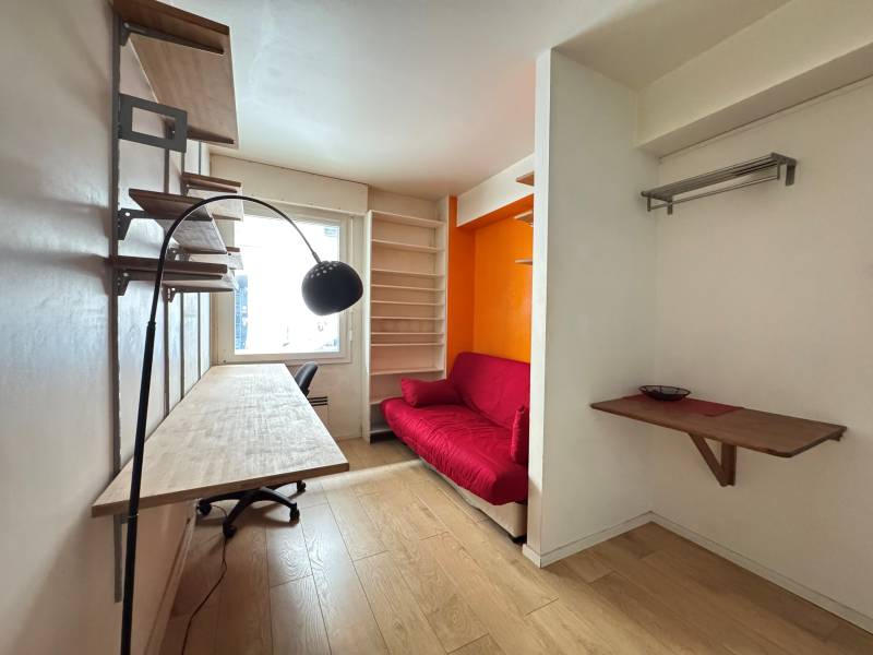 Chambre de service à vendre dans le nord du XVème arrondissement de Paris