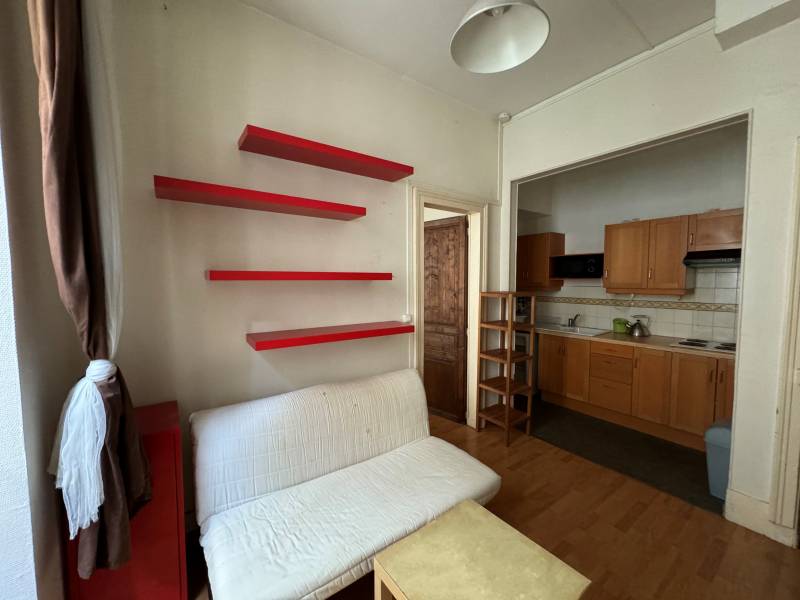 Appartement de deux pièces à vendre dans le quartier de La Motte-Picquet à Paris XVème nord