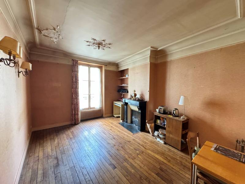 VENDU : Appartement à rénové de 2 pièces, 1 chambre ; situé en étage élevé, dans le quartier CHAMP-DE-MARS proche du métro La Motte-Picquet/Dupleix à Paris XVème nord - avenue de Suffren