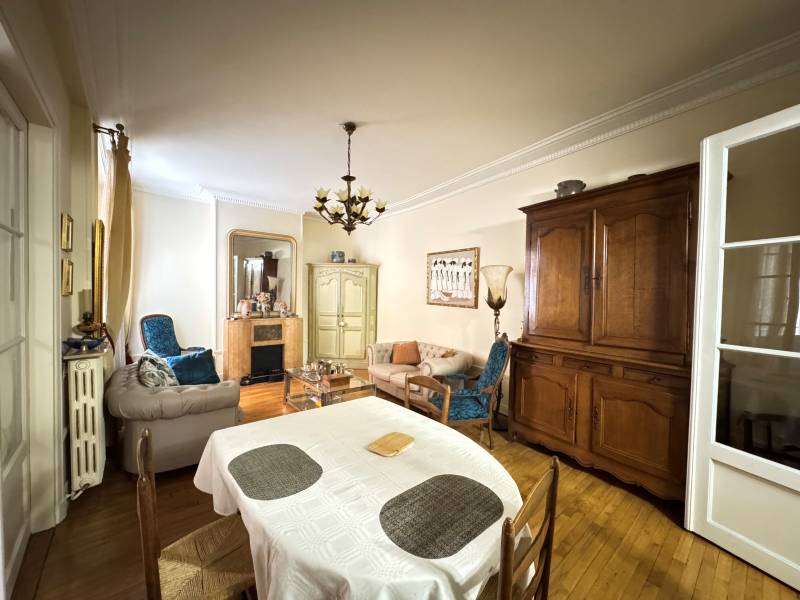 Séjour aux charmes de l'ancien d'un appartement F4 à vendre