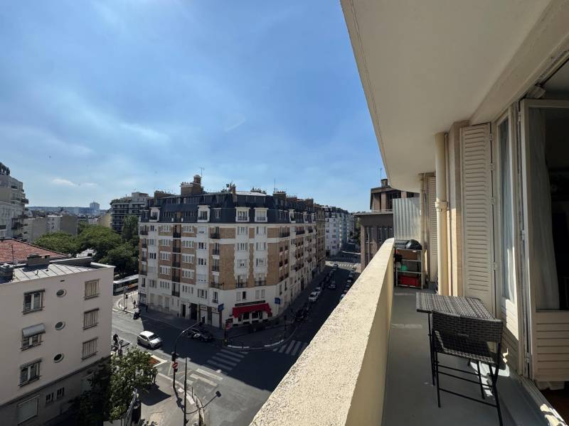 A Vendre Appartement 3 pièces, 2 chambres, situé métro Cambronne et Commerce, à proximité des commodités