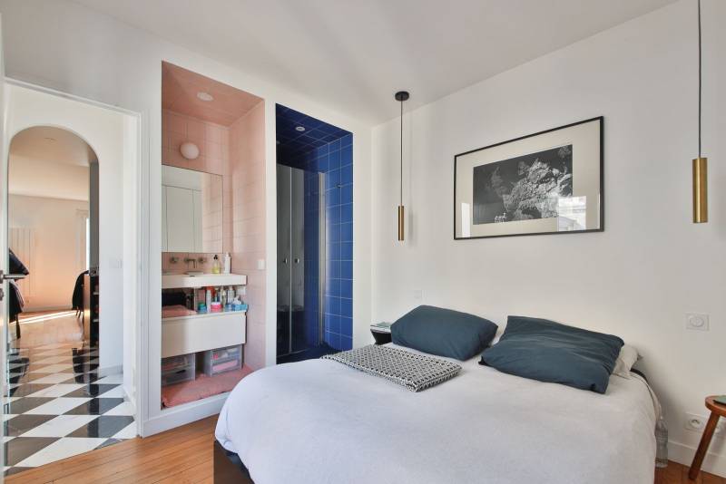 Chambre dans un immeuble parisien dans le 15ème avec salle d'eau