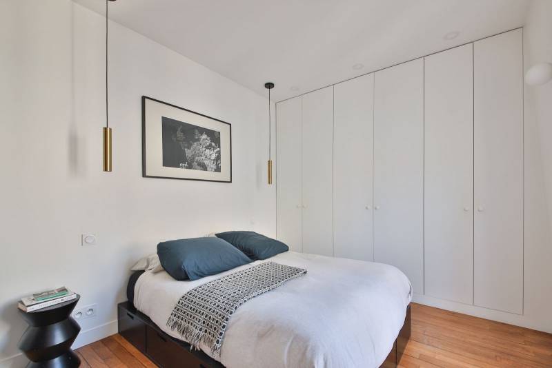 Chambre avec grand dressing intégré, calme olympien sur Paris 
