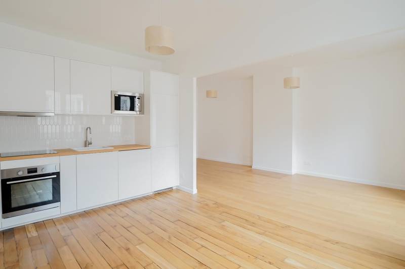 Cuisine contemporaine dans un appartement refait à neuf dans Paris 14ème