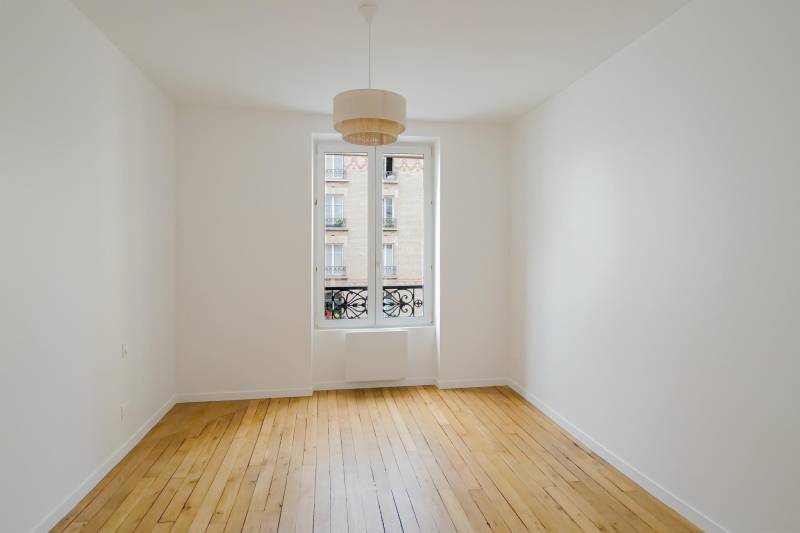 Chambre au calme avec parquet dans un appartement à vendre dans le 14ème arrondissement de Paris 