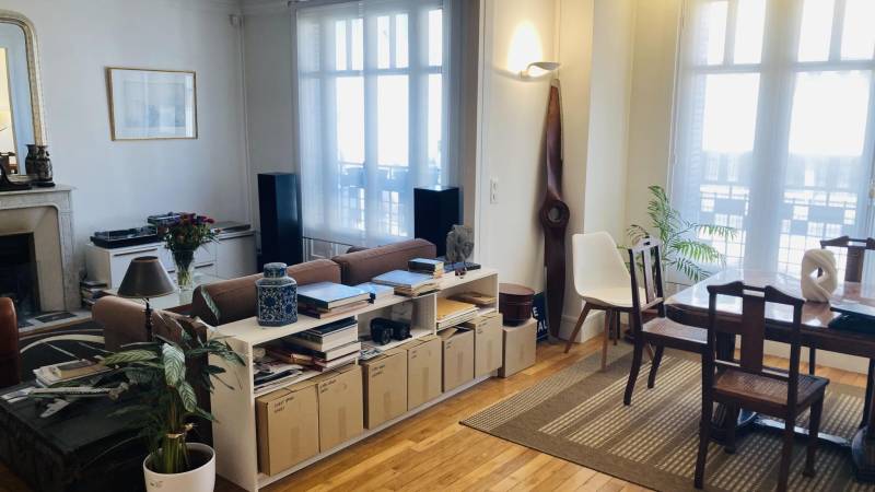 Double séjour traversant avec parquet massif dans le centre ville de Clamart 