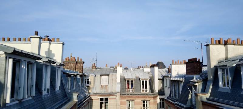 Vue depuis la chambre de service de 7,38m² située avenue de Suffren, dans le 7ème arrondissement de Paris 